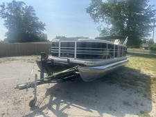 2016 Sun Chaser Eclipse 23 Lounger With Trailer