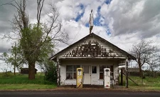 Photo:Old gas station and pumps outside tiny Kent in Central Oregon
