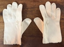 Women's Vintage White Fashion Gloves with Embroidery Accent