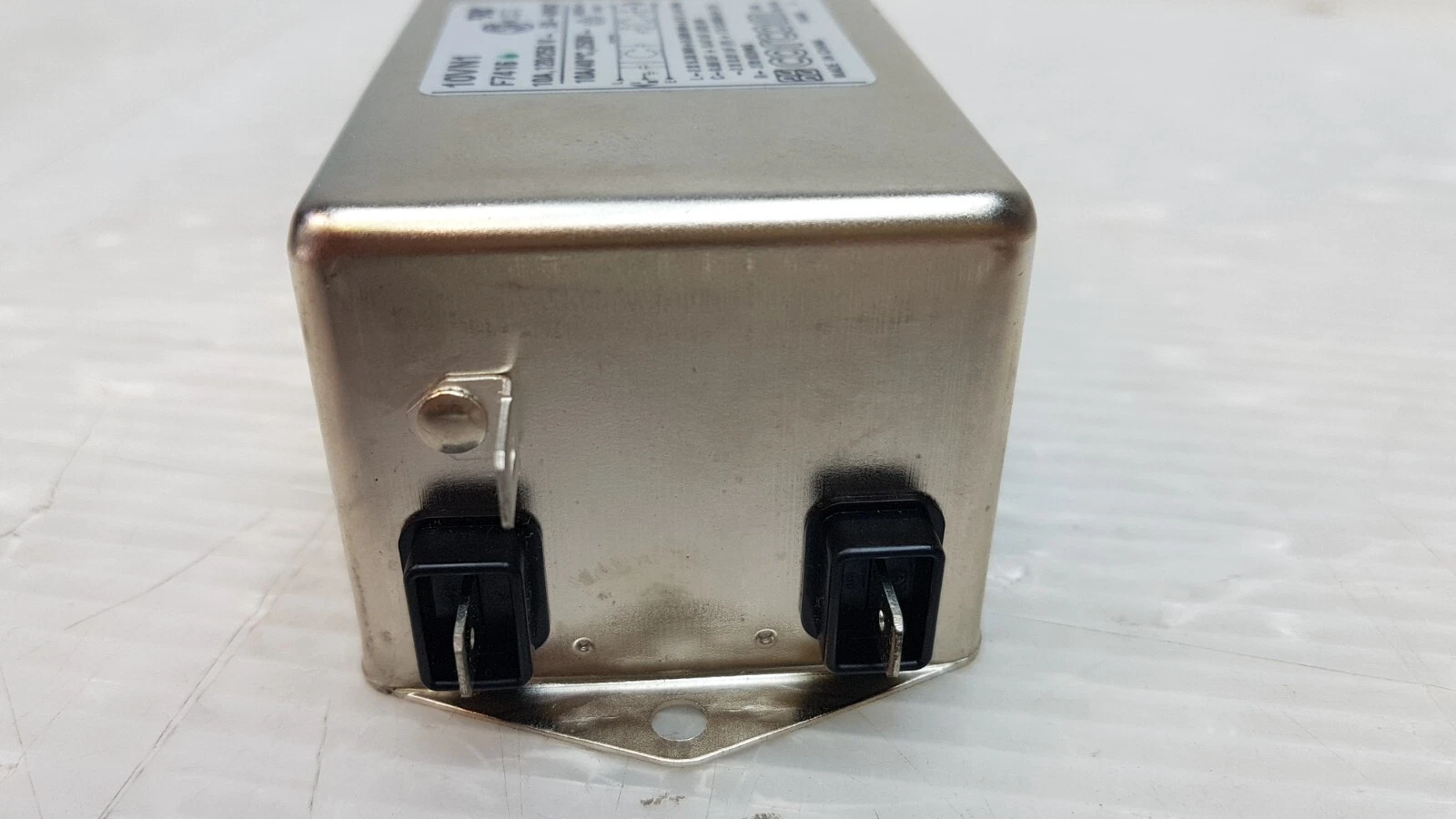 Line end of the Corcom 10VN1 filter with FASTON terminals and ground tab
