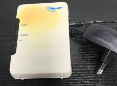 ALLNET ALL0333C  ADSL-Ethernet-Bridge-Modem mit Steckernetzteil - weiss/vergilbt