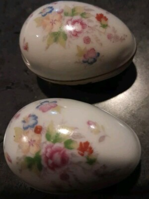 Pair Of Tiny Egg Shaped Trinket Boxes  Floral 2'' X 1'' Unmarked nice Condition