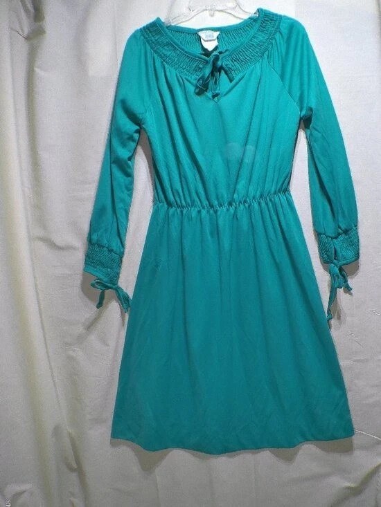 green emerald velvet dress 60s/70s Sears & Roebuck Dress (M/L)