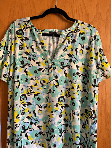 Ann Taylor, Ann Taylor Factory Women’s XL Multicolor Abstract V-Neck Short Sleeve Blouse