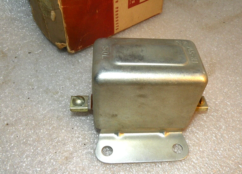 Ford Mercury 1949 1950 OEM FoMoCo relé de sobremarcha de 6 voltios 8M-6915 nuevo en stock Ford Foto 2 de 4