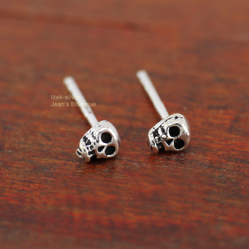 925 Sterling Silver TINY Skull Skeleton Post Stud Earrings For Biker Woemn A1138
