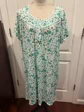Women Short Sleeve White Nightgown Green Floral 3 button front M 38"L x20"W