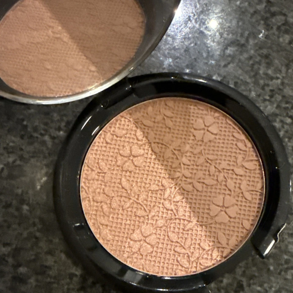 SIGNTURE CLUB A JET TECH WET EYESHADOW DUO #2 MEDIUM 0.28 OZ - Image 2 of 4