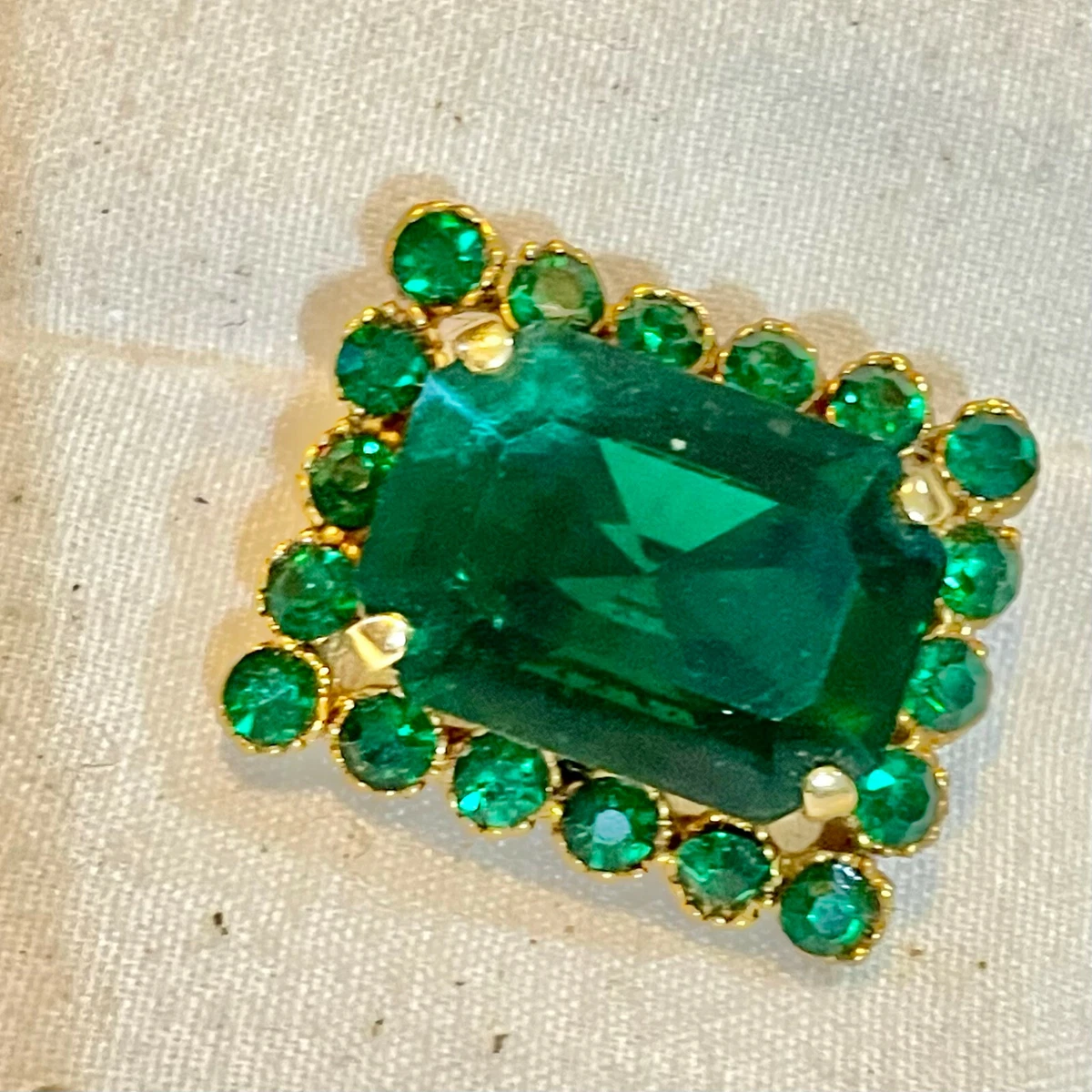 Vintage jewelry brooches