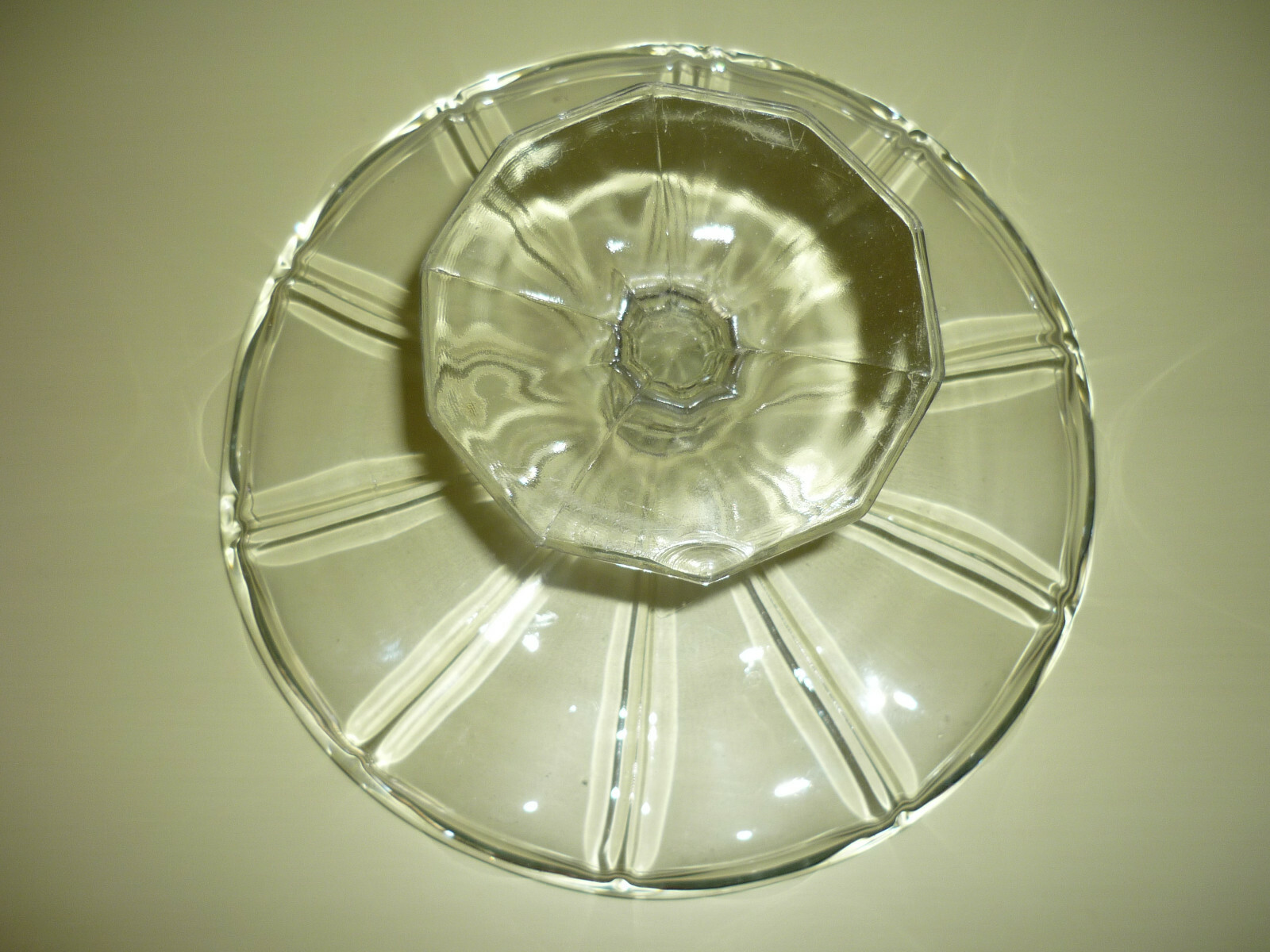 CLEAR PRESSED GLASS FOOTED CAKE/DESSERT STAND