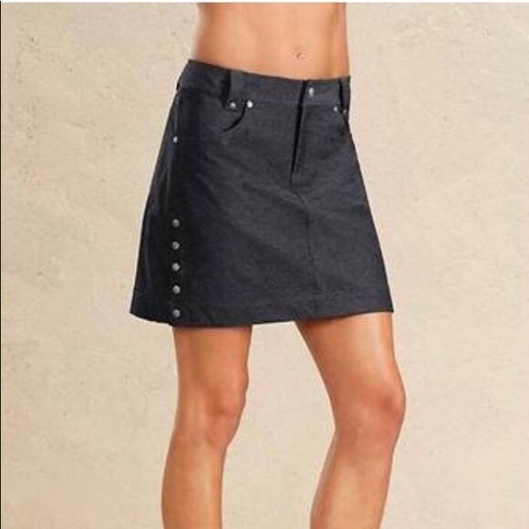 Athleta Take A Hike Skirt Women's Size 0 Dark Gray Snap Button Side Vents