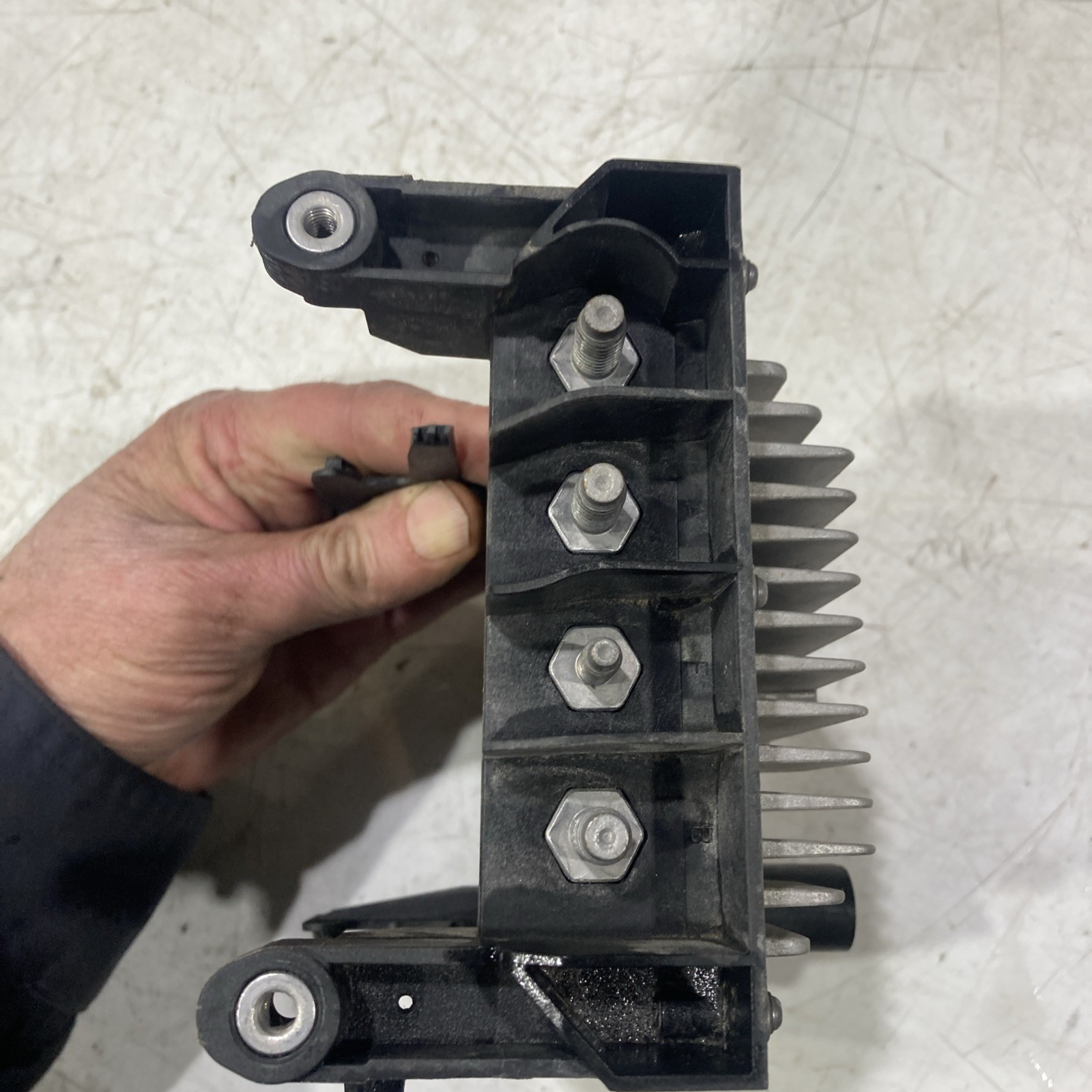 READ 2018 Volvo XC90 T6 Battery Terminal Junction Fuse Box 31652213