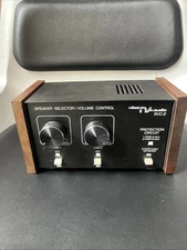 NILES AUDIO SVC-2 SPEAKER SELECTOR/ VOLUME CONTROL UNIT Wood Panels