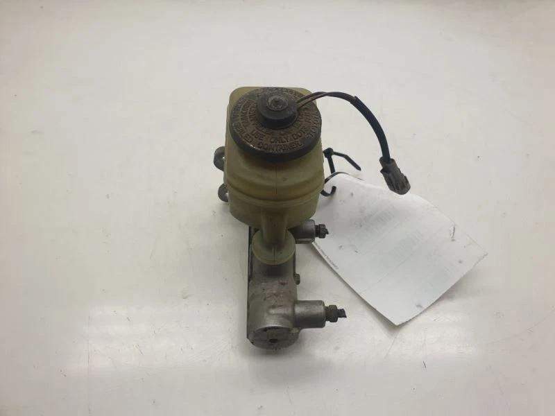 89-94 TOYOTA PICKUP 2.4L 4 CYL 4WD BRAKE MASTER CYLINDER ASSEMBLY  - Image 2 of 4