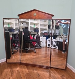 1997 ETHAN ALLEN Classic Solid Maple (58"x52") Tri-Fold Dresser Mirror 25-5430