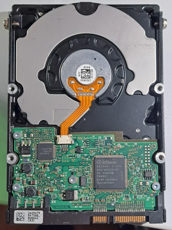 Hitachi Deskstar HDT722520DLA380 Internal SATA II Hard Drive 200GB 3,5” 7200RPM. - Image 3 of 4