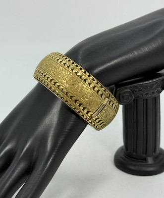 Vintage Crown Trifari Gold Tone Chunky Bangle Bracelet Etched Textured No Safety