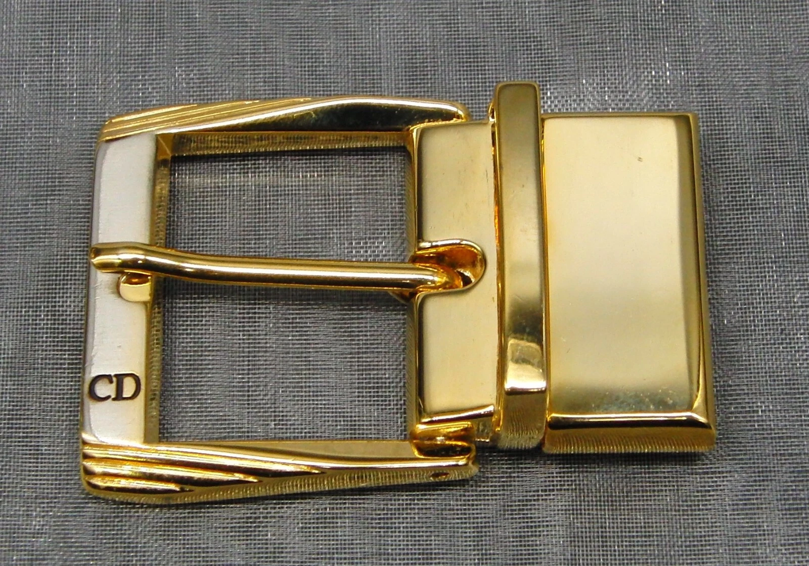 Authentique boucle de ceinture Christian Dior dorée de remplacement L 5,5 cm x L 3,8 cm