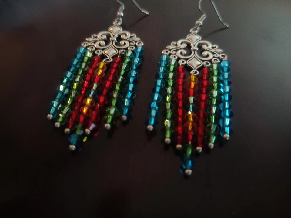 Pendientes Araña Brillantes Y Coloridos Hechos Con Cristales Chek Aprox 2.25" L. Foto 2 de 4