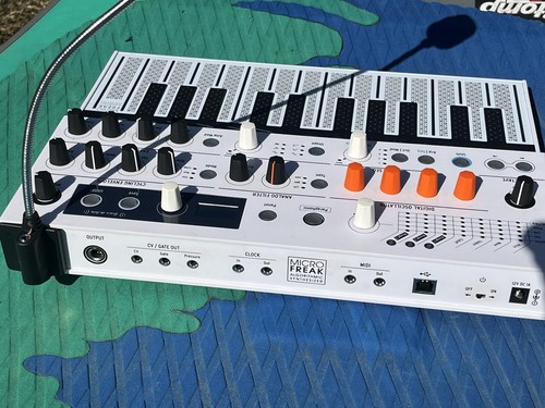 Arturia Microfreak Vocoder Limited Edition Paraphonic Synth White CV controller - Picture 3 of 5