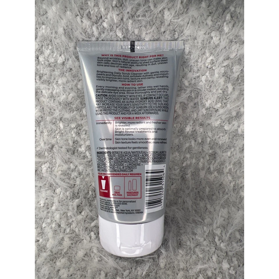 LOreal Paris Revitalift Bright Reveal Glycolic Scrub Cleanser 5oz New - Image 2 of 3