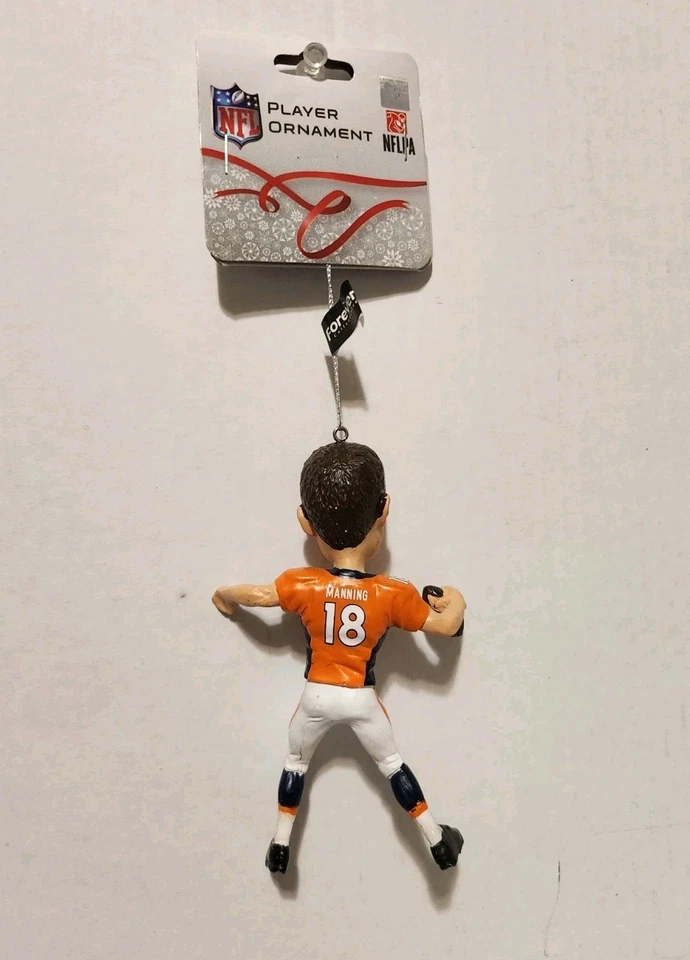Adorno de Navidad de 5 pulgadas Forever Collectibles Peyton Manning Denver Broncos Foto 2 de 2