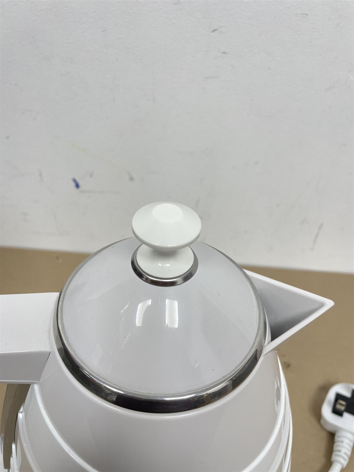 De'Longhi Avvolta KettleWhite & Grey Electric kettle Cordless Stylish