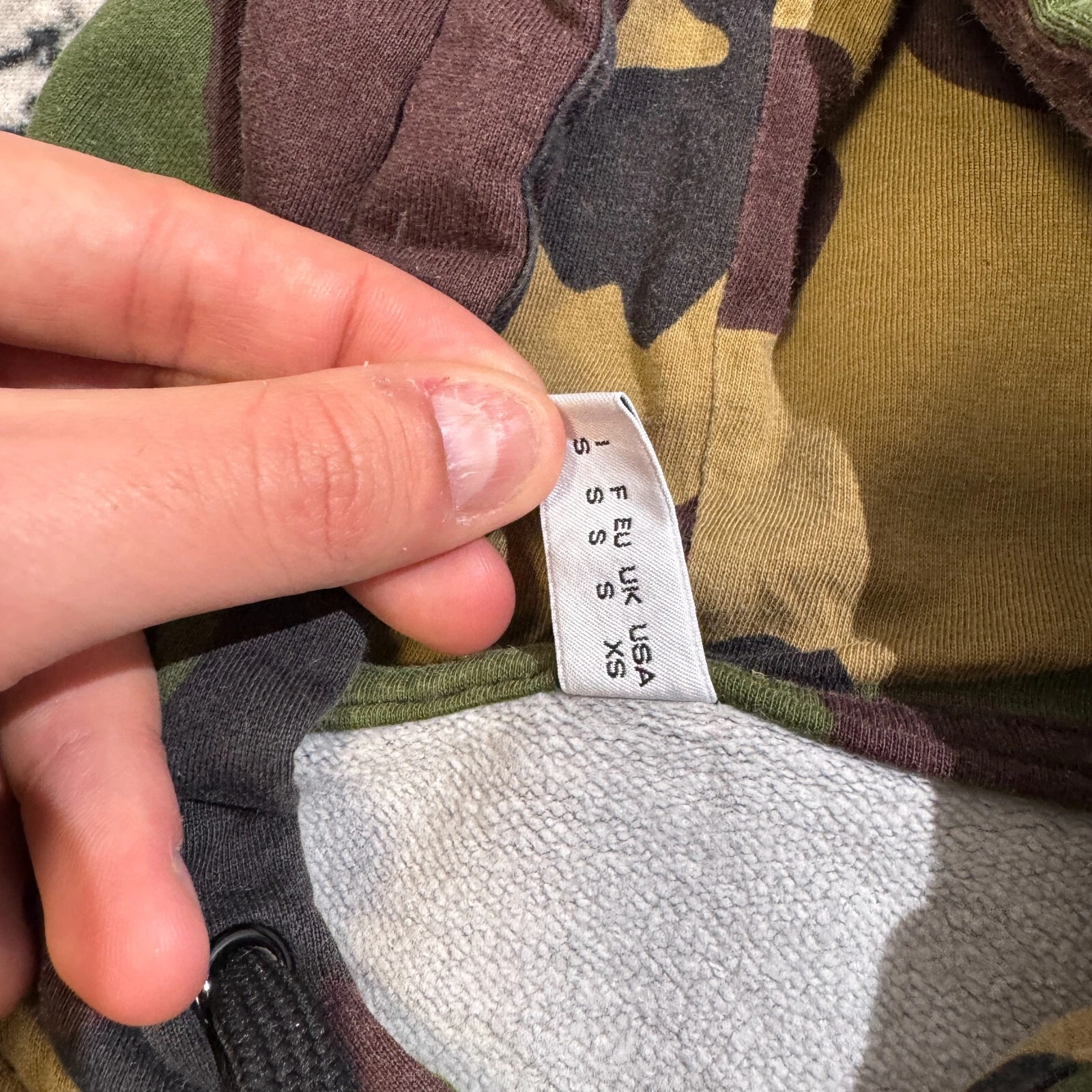 Felpa con cappuccio Moschino unisex vintage anni 90 verde cotone mimetico taglia S vestibilità regolare Y2K Fash