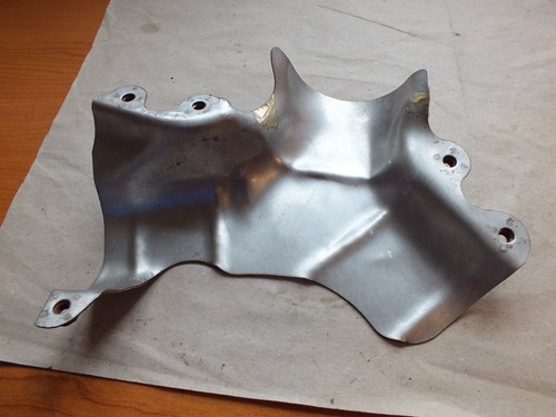New Genuine Nissan Sentra Exhaust manifold heat shield cover 16591-31M00 N25 - Picture 2 of 3
