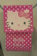 HELLO KITTY Sanrio Smiles 1976, 2009 Pink Polka Dot Toilet Paper Roll Holder