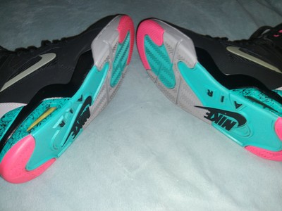 LIGHTLY USED NIKE AIR COMMAND FORCE 