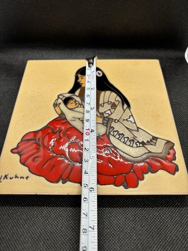 Earthtones Leone Kuhne Indianer Mutter und Kind Kunstfliese 1984 rotes Kleid - Bild 8 von 8