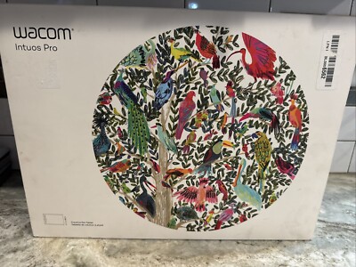  Wacom PTH660 Intuos Pro Medium Graphic Tablet 