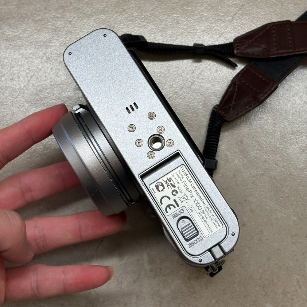 Fujifilm X100 Digital Camera 12.3MP 4x Optical Zoom Silver&Black