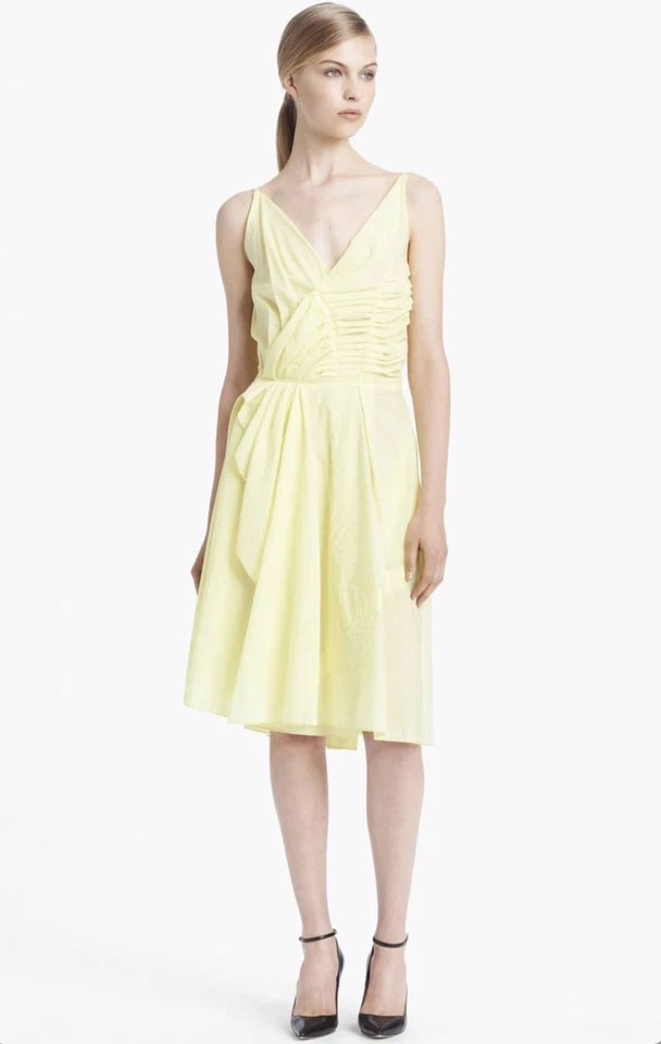 Vestido plisado de algodón amarillo ajustado Nina Ricci talla 6 precio de venta sugerido por el fabricante 1590 USD Foto 3 de 4