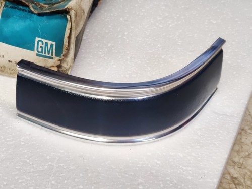 1981 1982 1983 1984 Chevy Pickup CK LH Body Side Rear Corner Molding Black NOS - Picture 2 of 12