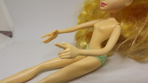 Winx Club: Beach - STELLA 9" Doll (2005, Rainbow/Mattel) RARE - Picture 8 of 9