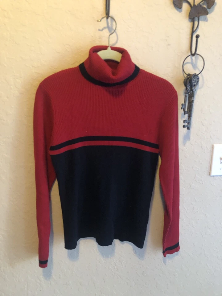 Suéter para mujer cuello tortuga manga larga talla pequeña bloque color rojo y negro Foto 2 de 4