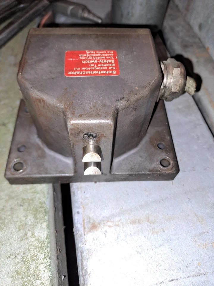 Euchner RGBF02 D16 - C1180 Reihen Grenztaster GRENZSCHALTER