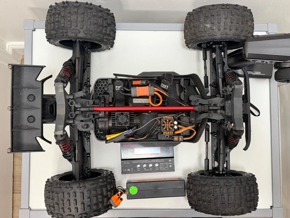 ARRMA OUTCAST 4S 4X4 RTR BRUSHLESS STUNT TRUCK, BLUE - Image 4 of 4