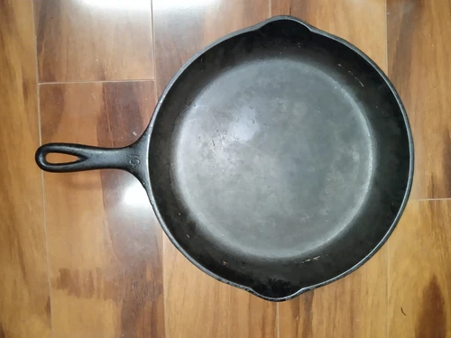 Wagner ware Sidney O #10 cast iron skillet 1060 - 11 3/4" seasoned