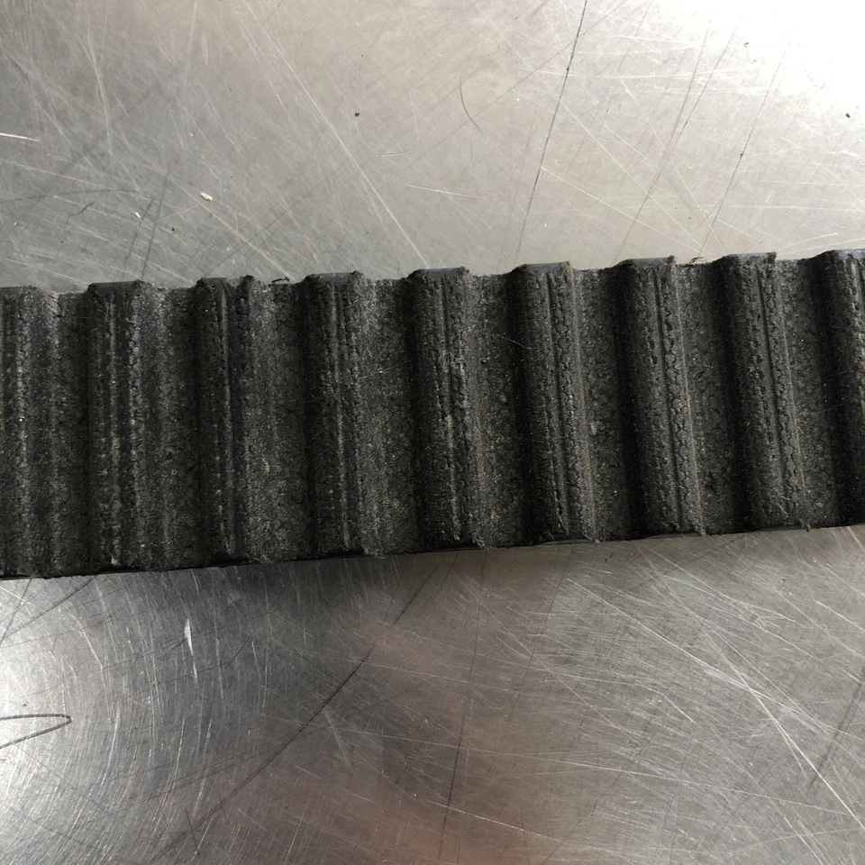 Harley Davidson Ultra Classic 1998 correa de transmisión trasera usada marca Carlisle Foto 2 de 3