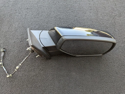 Silverado or Sierra Right Side Sideview Mirror 2014-18  23499415 - FREE SHIP