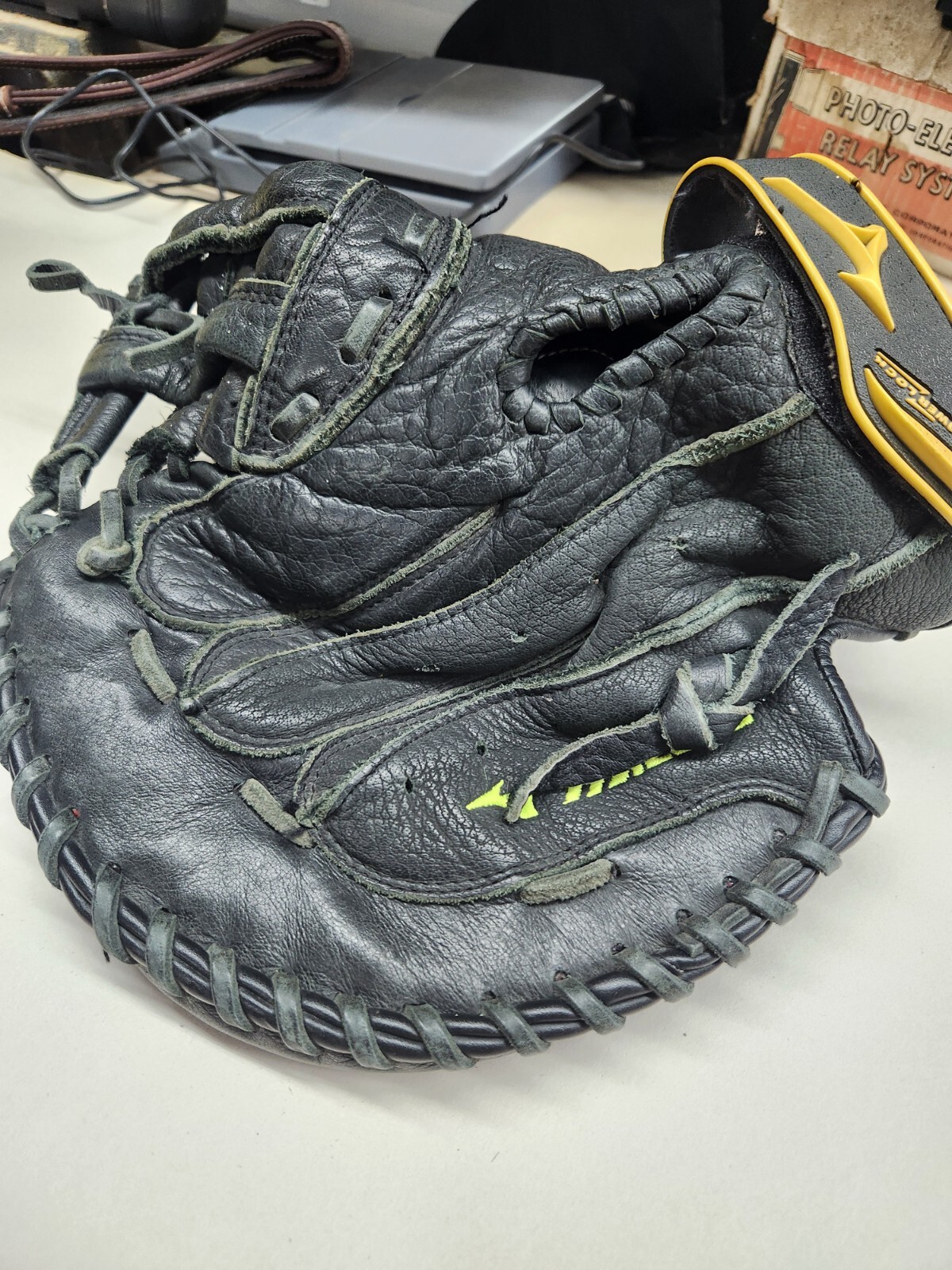 Mizuno GXS 101 Softball Catcher Glove RHT 32.5" Full Grain Leather