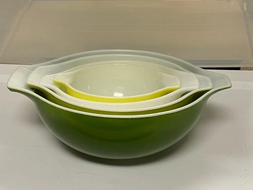 Pyrex Avacado Green Mixing Bowls Nesting Set of 4