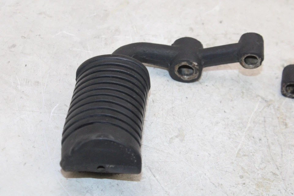 Suzuki GS250T 1980 OEM REPOSAPIÉS DELANTEROS CLAVIJAS JUEGO DE PELDAÑOS PAR Foto 3 de 4