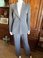 Kasper Women's  2 piece Pant Suit, Gray,  Size 10