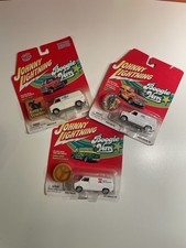 Johnny Lightning Chevrolet Ford Dodge Van Set OVP 1:64 Limited Edition & Button