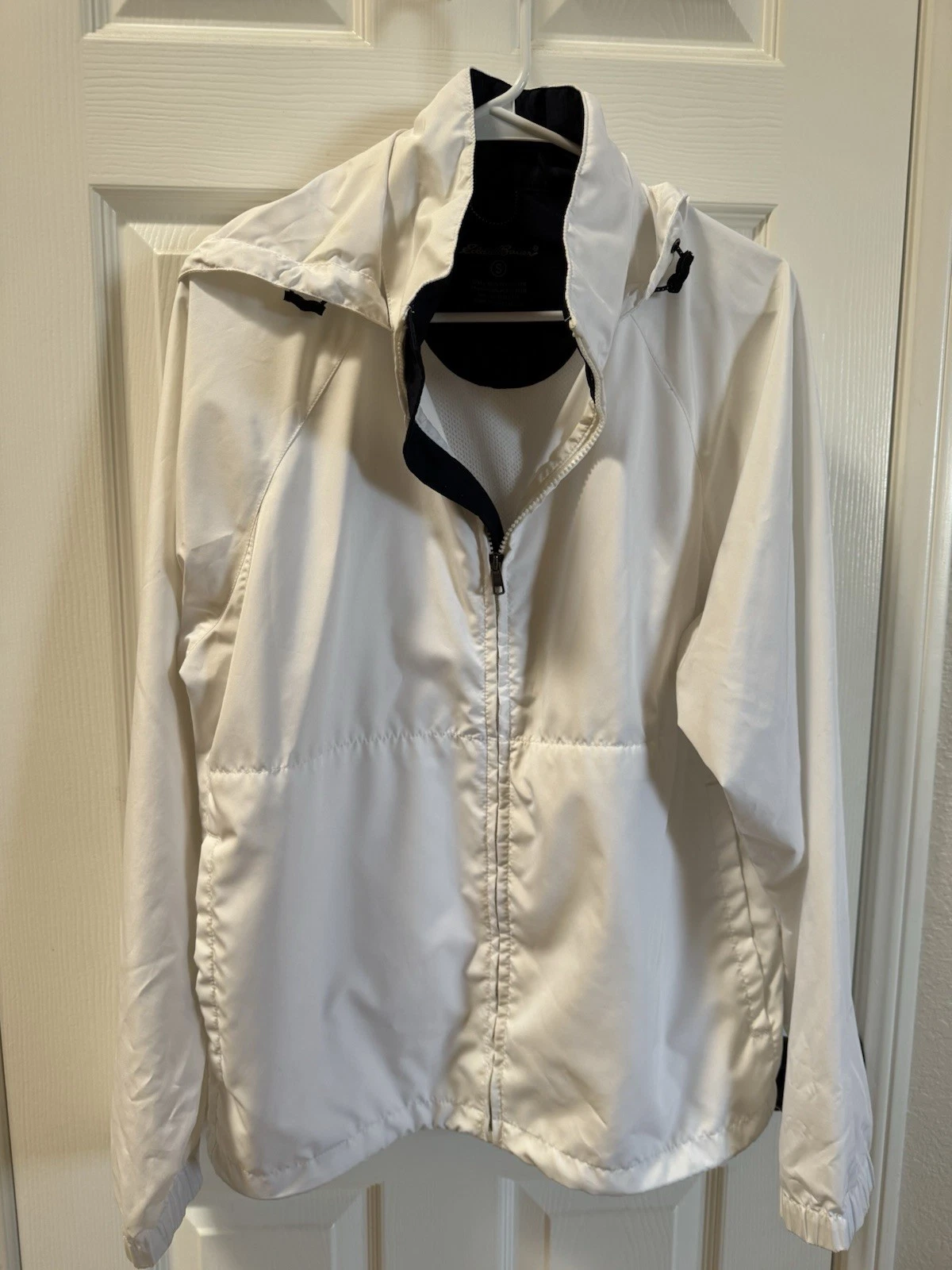 Eddie Bauer White windbreaker , Hood, Front Pockets Size Small