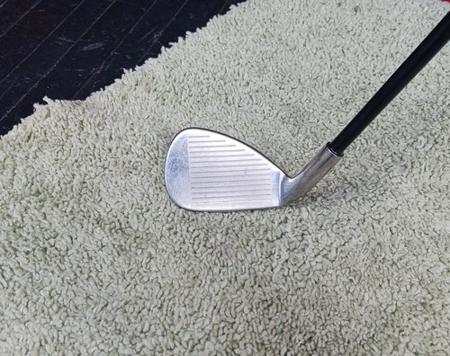 Adams Idea a4-os Pitching Wedge w/36" R-Flex YSQ-HL Graphite Shaft - Picture 2 of 5